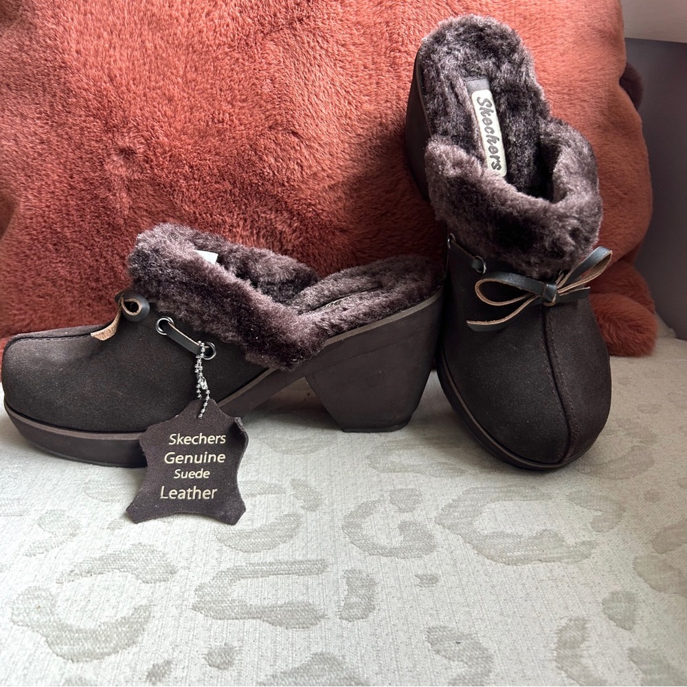 Skechers  Dark Brown Suede Leather Fur Lined Clogs/Mules NWT size 7